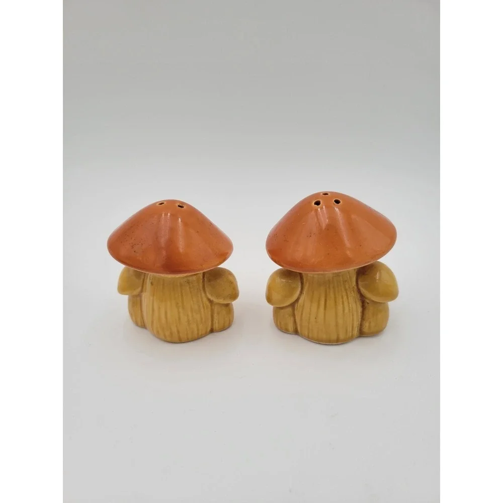 Vintage‎ 1970s Mushroom Salt and Pepper Shakers Orange Yellow Japan